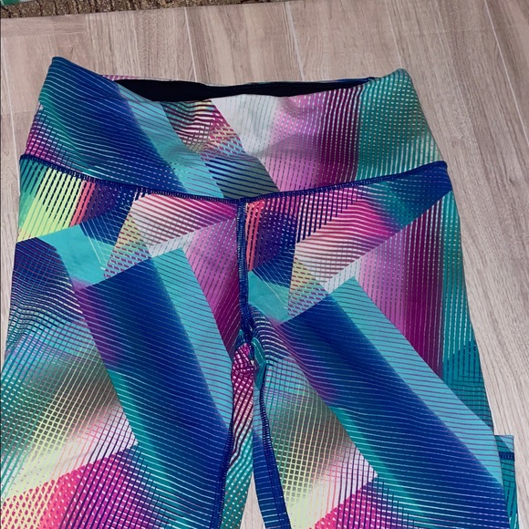 VSX Vibrant Geometric Leggings - Picture 3 of 6